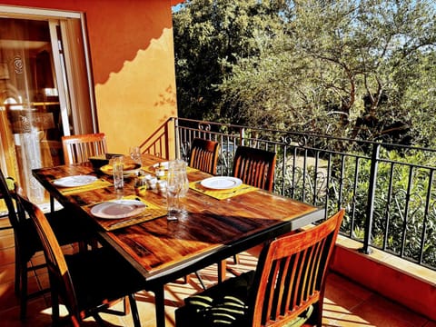 View (from property/room), Balcony/Terrace, Dining area