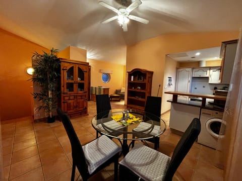 Kitchen or kitchenette, Living room, Seating area, Dining area, pet friendly, stove