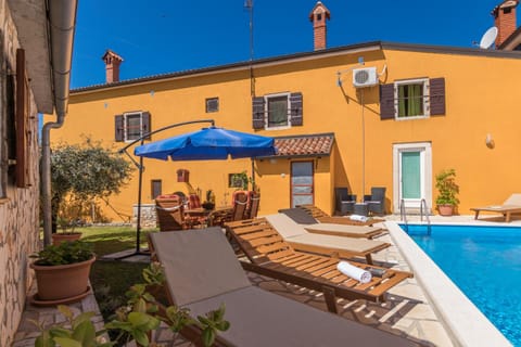 Property building, Patio, BBQ facilities, BBQ facilities, Garden, Balcony/Terrace, Beach, Garden view, Pool view, Swimming pool