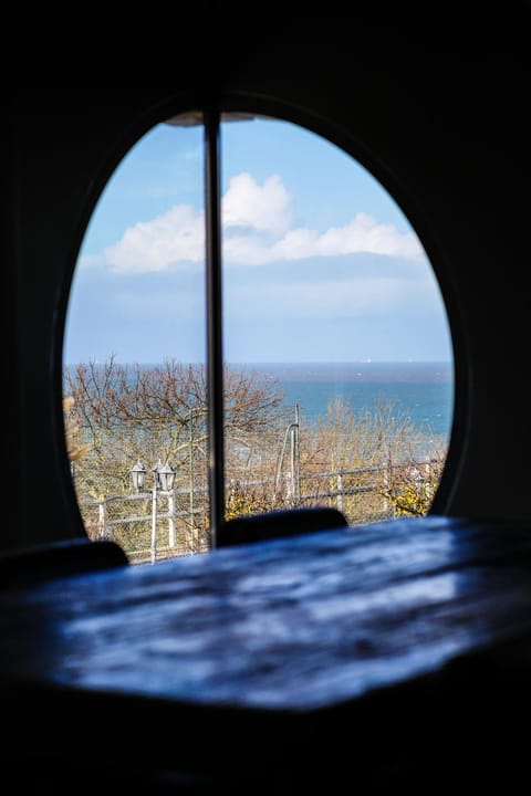 Kitchen or kitchenette, Dining area, Sea view