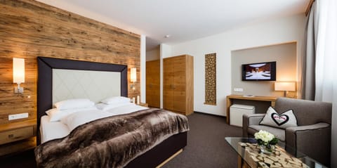 Photo of the whole room, Decorative detail, Mountain view