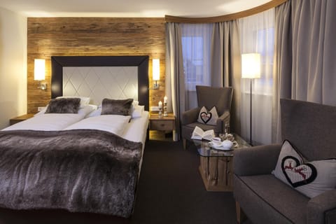 Bedroom, Mountain view