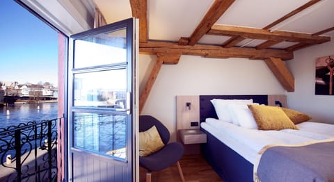 Bed, Balcony/Terrace, Bedroom, River view, Sea view