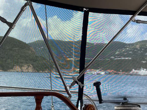 St Thomas stay on Sailboat Ragamuffin incl meals water toys Barco atracado in Virgin Islands (U.S.)