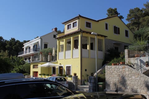 Apartments by the sea Mali Losinj (Losinj) - 8093 Apartment in Mali Losinj