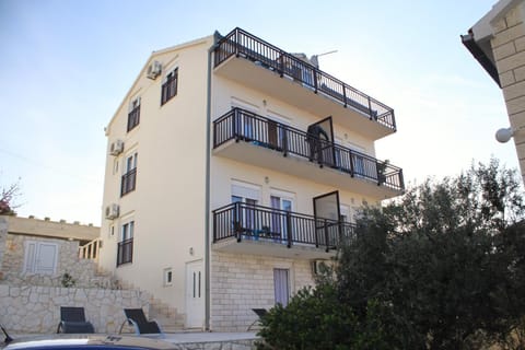 Seaside apartments with a swimming pool Okrug Donji, Ciovo - 8664 Condo in Okrug Gornji