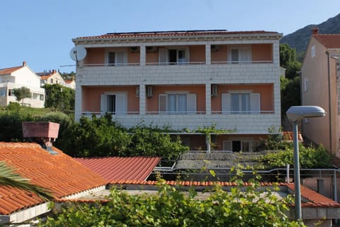 Apartments with a parking space Mlini, Dubrovnik - 8995 Condo in Srebreno