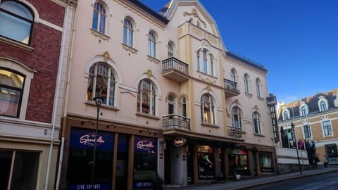 Property building, Facade/entrance