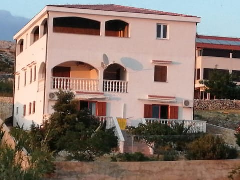 Apartments with a parking space Kustici, Pag - 6392 Eigentumswohnung in Novalja