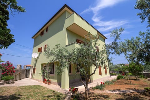 Apartments and rooms with parking space Nerezine, Losinj - 2506 Bed and Breakfast in Nerezine