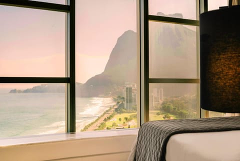 Nearby landmark, Bed, Natural landscape, Photo of the whole room, Beach, Bedroom, Mountain view, Sea view