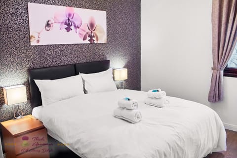 Spring, Bedroom, City view, Garden view