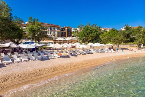 Property building, Facade/entrance, Beach