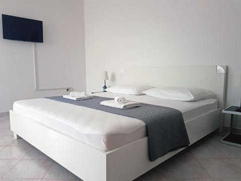 Bed, TV and multimedia