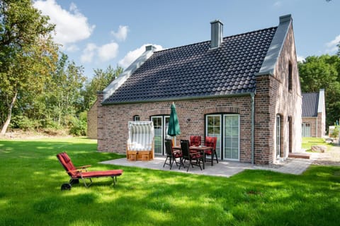 Property building, Patio, Garden