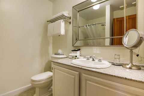 Wild Iris Inn Hotel in La Conner