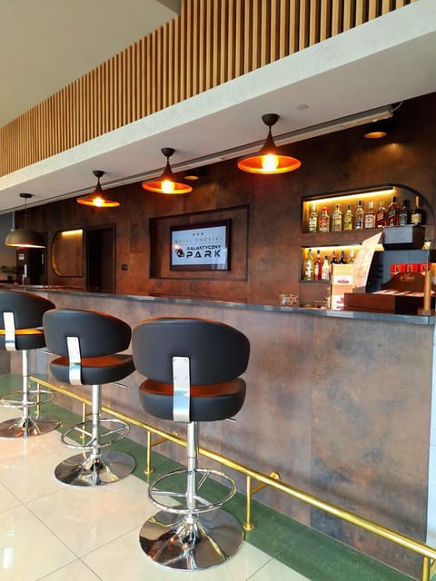 Lounge or bar, Drinks, Alcoholic drinks, Non alcoholic drinks