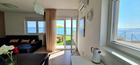 Apartments Nicolas - Beach & Sea 10m away - Amazing sea view! Copropriété in Zadar County