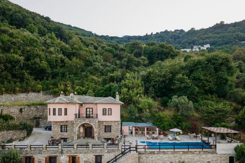 Property building, Mountain view, Pool view, Swimming pool