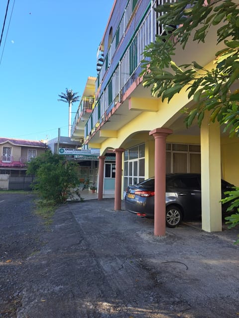 Bano Tourist Residence - 650 meters from Grand Bay Beach Condominio in Grand Baie