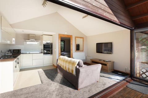 Hamble Retreat Studios and Lodge Bed and Breakfast in Fareham District