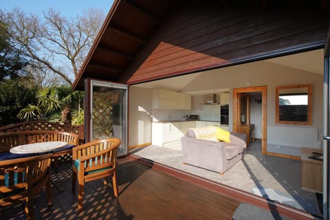 Hamble Retreat Studios and Lodge Bed and Breakfast in Fareham District