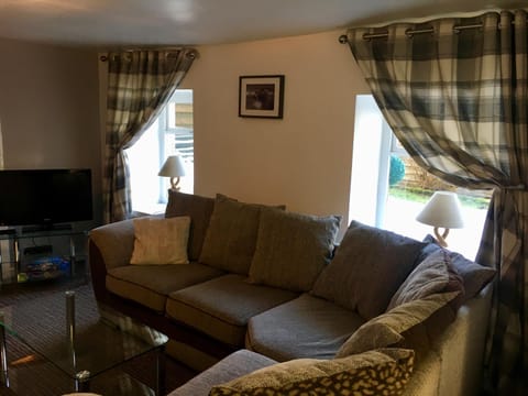 TV and multimedia, Living room, Photo of the whole room, Seating area