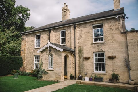 Property building, Facade/entrance, Garden, Decorative detail