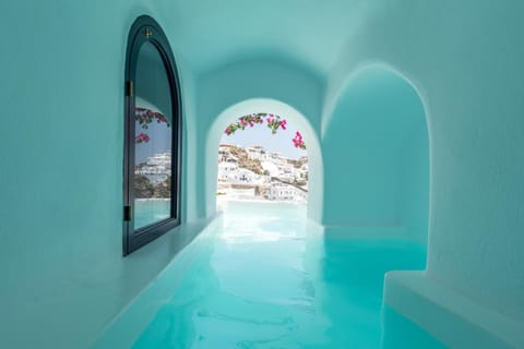Chelidonia Luxury Suites Hotel in Oia