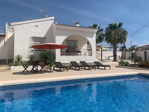 Casa Giner House in Vega Baja del Segura