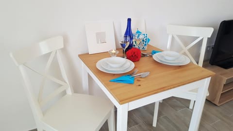 Spring, Winter, Summer, Food and drinks, Decorative detail, Decorative detail, Seating area, Dining area, Autumn, Time of day