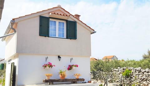 Patio, Facade/entrance, Spring, Off site, Day, Neighbourhood, Natural landscape, Activities, Winter, Summer, BBQ facilities, BBQ facilities, Garden, Garden, Balcony/Terrace, Balcony/Terrace, Photo of the whole room, Decorative detail, Seating area, Autumn, City view, Garden view, Mountain view, Sea view, Street view, Lunch