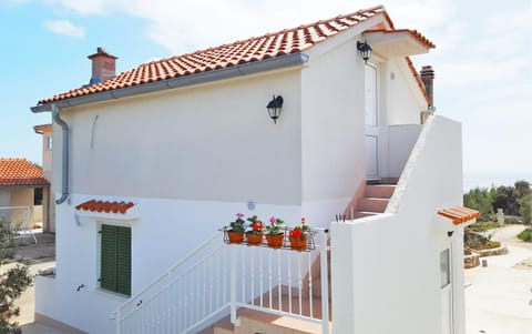 Facade/entrance, Spring, Off site, Day, Neighbourhood, Natural landscape, Activities, Winter, Summer, BBQ facilities, BBQ facilities, Garden, Balcony/Terrace, Photo of the whole room, Decorative detail, Beach, Autumn, City view, Garden view, Mountain view, Sea view, Street view