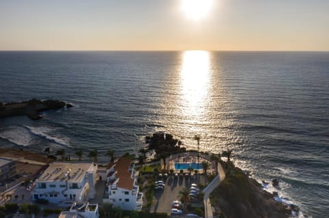 Vrachia Beach Hotel & Suites - Adults Only Appart-hôtel in Paphos District