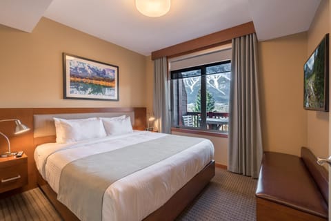 Falcon Crest Lodge by CLIQUE Hotel in Canmore
