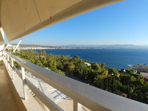 View (from property/room), On site, City view, Landmark view, Mountain view, Pool view, Sea view