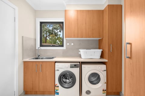 Kitchen or kitchenette, washing machine, dryer