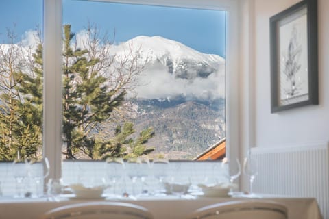 Dining area, Landmark view, Mountain view