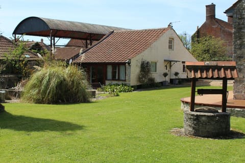 Facade/entrance, Garden