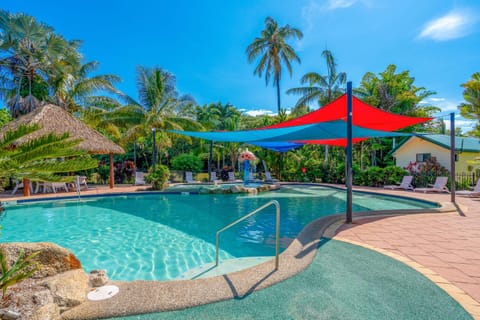 Day, Pool view, Swimming pool, sunbed