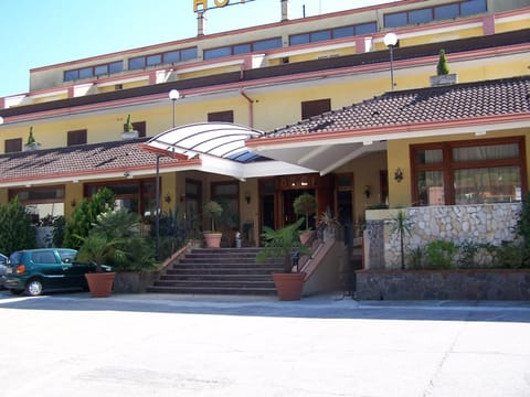 Property building, Facade/entrance, Day