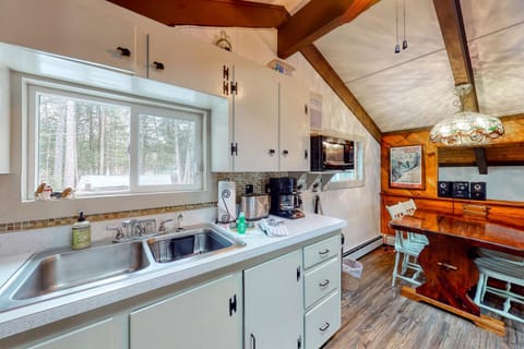 Covered Bridge Chalet House in Bartlett