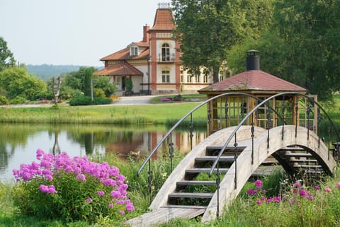 Facade/entrance, Lake view