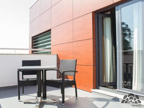 Balcony/Terrace, Photo of the whole room, Decorative detail