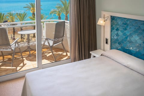 Bed, Day, Natural landscape, View (from property/room), Balcony/Terrace, Photo of the whole room, Beach, Bedroom, Sea view