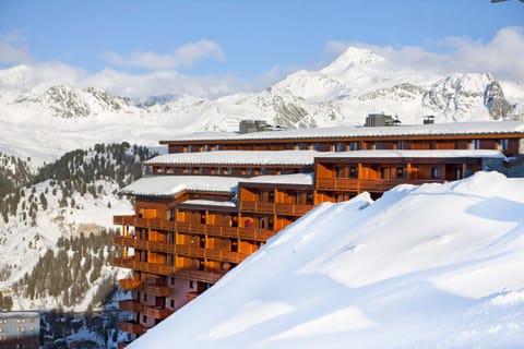 Property building, Nearby landmark, Facade/entrance, Day, Natural landscape, Winter, Mountain view