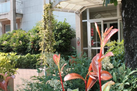 Facade/entrance, Day