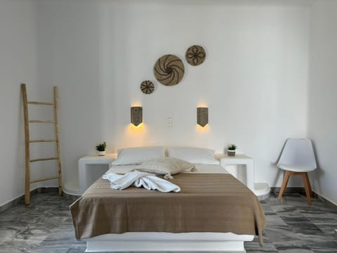 Magginas Studios Apartment in Paros