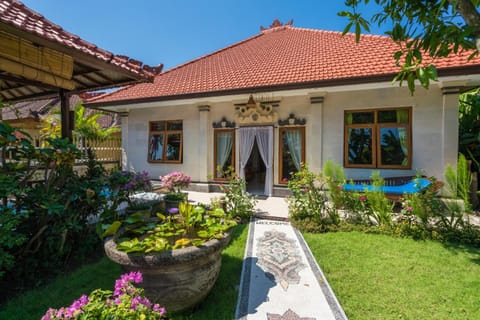 Dennis Holiday Bungalow Villa in Karangasem Regency