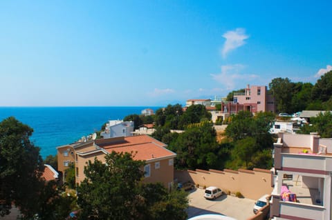 Neighbourhood, Natural landscape, Beach